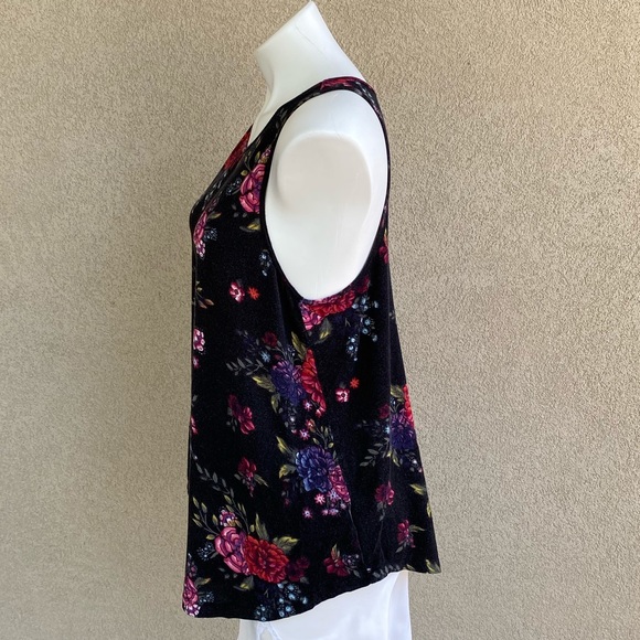 Floral Print Asymmetrical Shark Hem Sleeveless Top - Picture 3 of 5